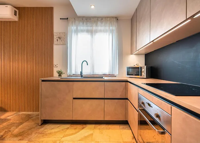 Gorgeous In بريكو